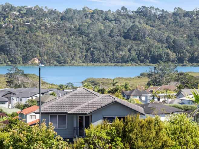 45 Mackay Drive, Greenhithe