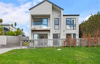 562A Beach Road, Rothesay Bay