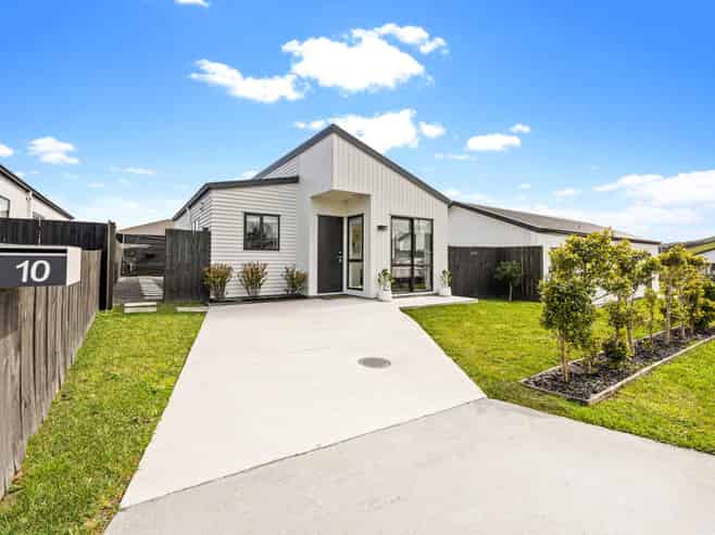 10 Rongomai Street, Helensville