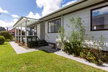 15 Karaka Street, Helensville