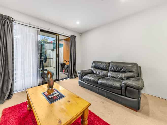19/18 Hewlett Road, Massey