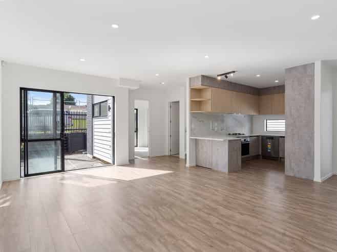 101A Beach Road, Te Atatu Peninsula