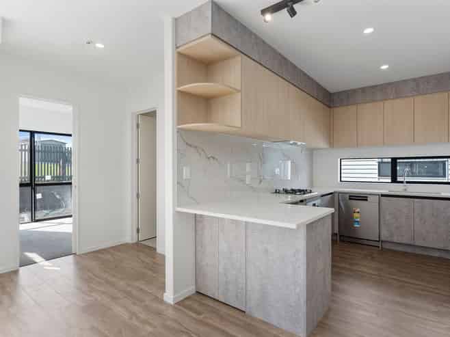 101A Beach Road, Te Atatu Peninsula