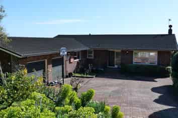8 Tui Cr, Waikanae