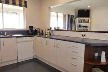 8 Tui Cr, Waikanae