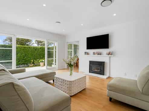 12 Crocombe Crescent, Beach Haven