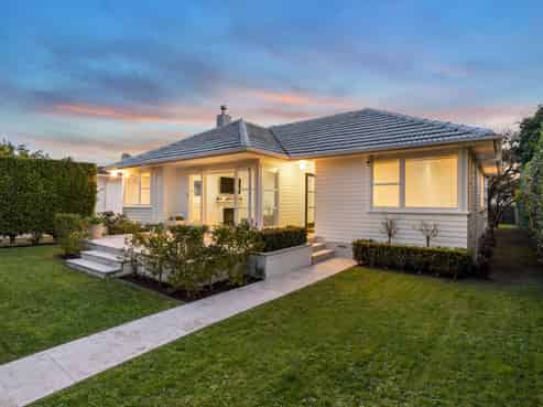 12 Crocombe Crescent, Beach Haven
