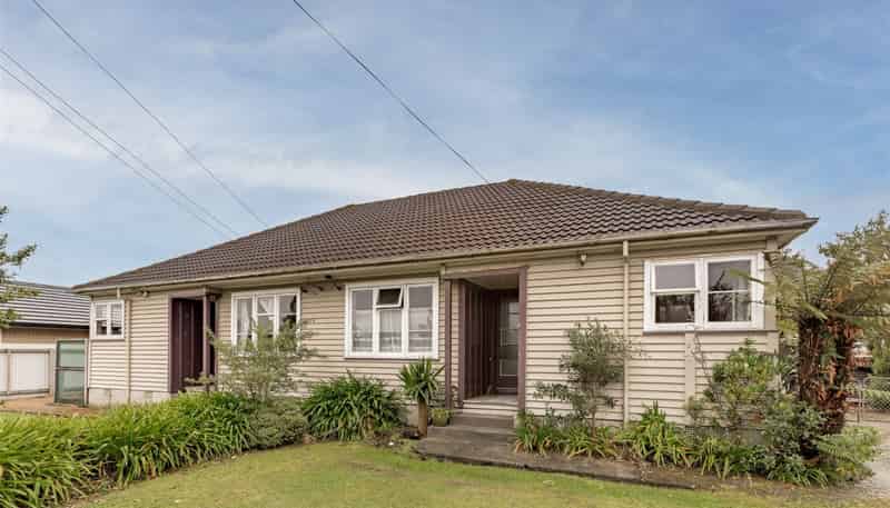 15-15A Mill Street, Westport