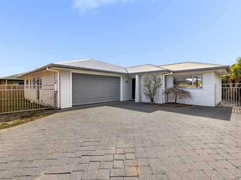 23 Lisa Place, Brookfield