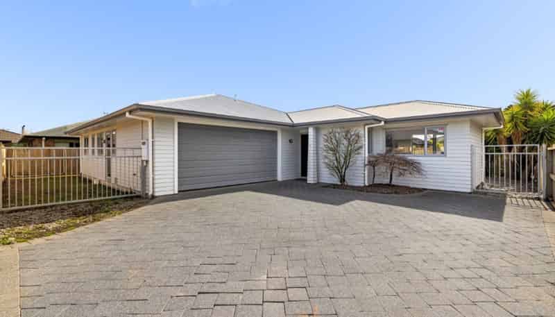 23 Lisa Place, Brookfield