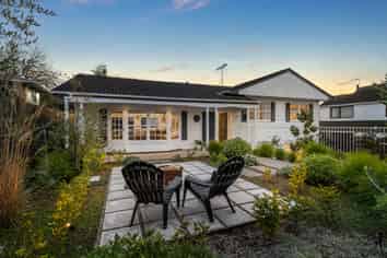 16 Pickwick Parade, Mellons Bay