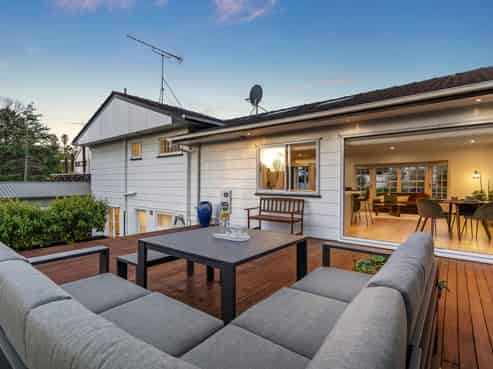 16 Pickwick Parade, Mellons Bay