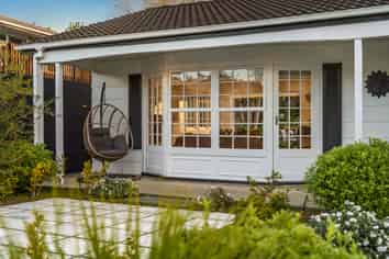 16 Pickwick Parade, Mellons Bay