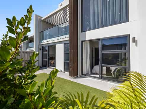 2/11A Baring Terrace, Strandon
