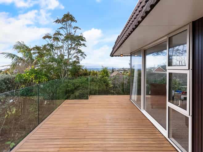 17 Maxwelton Drive, Mairangi Bay