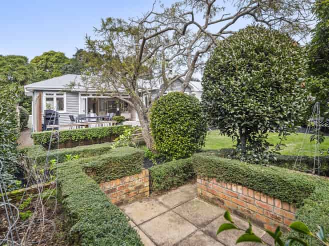8 Hasbury Ave, Mount Eden