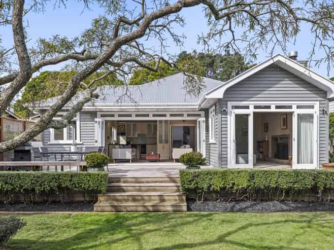8 Hasbury Ave, Mount Eden