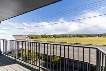 69 Meeanee Quay, Westshore