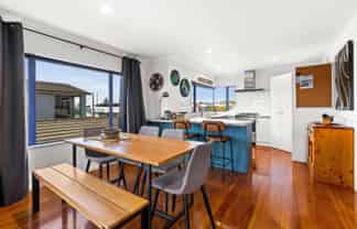 69 Meeanee Quay, Westshore
