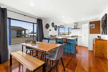 69 Meeanee Quay, Westshore
