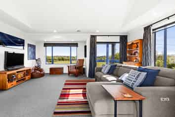 69 Meeanee Quay, Westshore