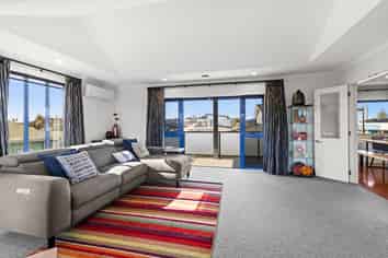 69 Meeanee Quay, Westshore