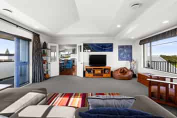 69 Meeanee Quay, Westshore