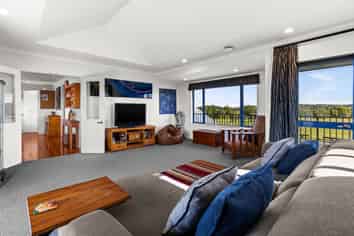 69 Meeanee Quay, Westshore