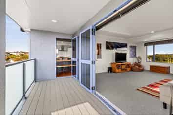 69 Meeanee Quay, Westshore