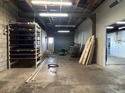 Profile corner site - premium city fringe