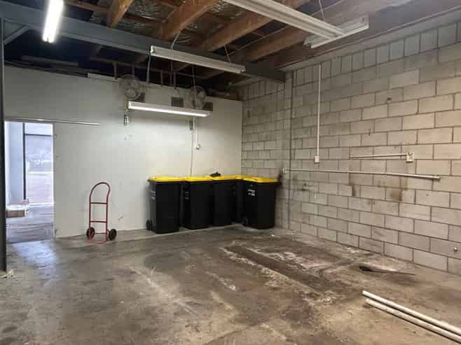 Profile corner site - premium city fringe