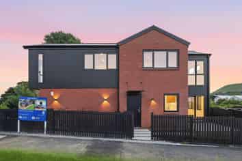 13  Torino Street, Point England