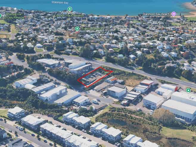 High-profile commercial yard for lease