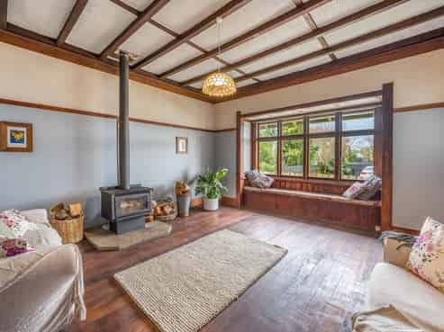 913 Nelson Street North, Mahora