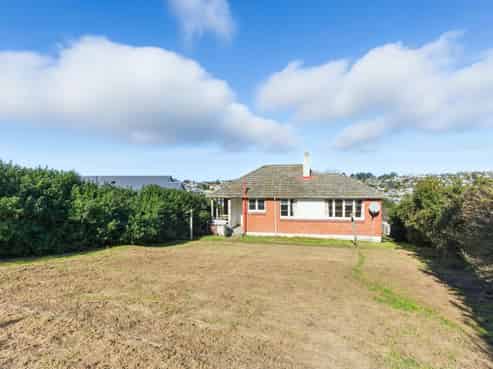 71 Columba Avenue, Calton Hill