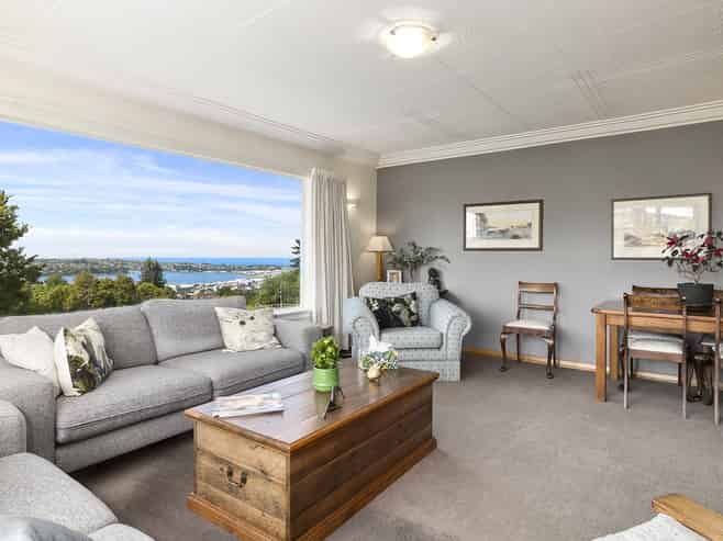 16 Littlebourne Road, Roslyn