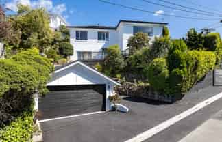 16 Littlebourne Road, Roslyn