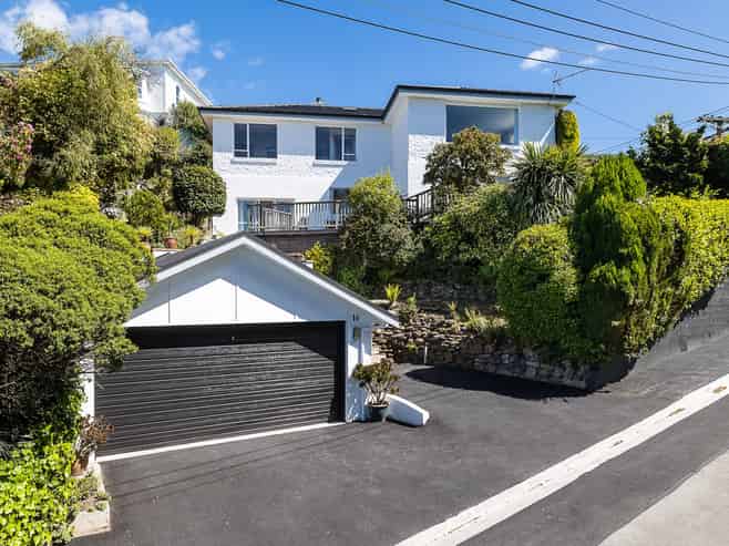 16 Littlebourne Road, Roslyn