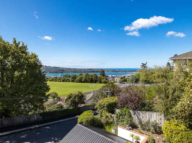 16 Littlebourne Road, Roslyn