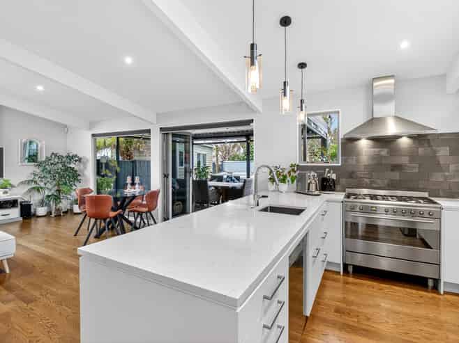 102 Walmer Road, Point Chevalier