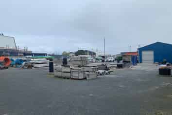 Road Front Dual Access Yard