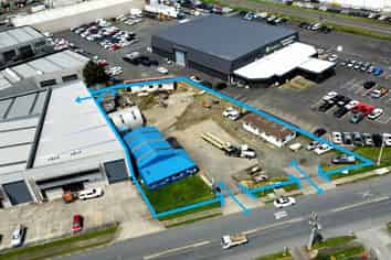 Road Front Dual Access Yard