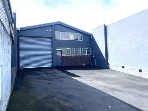 Industrial + Parking - Close to CBD!