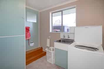 11 Charles Street, Weston