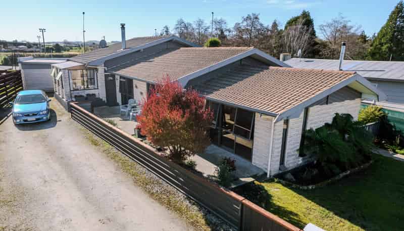 11 Charles Street, Weston