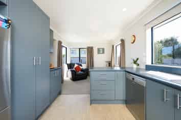 32 Somerset Crescent, Highbury