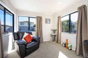 32 Somerset Crescent, Highbury