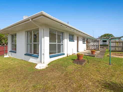 2/587 Glenfield Road, Totara Vale