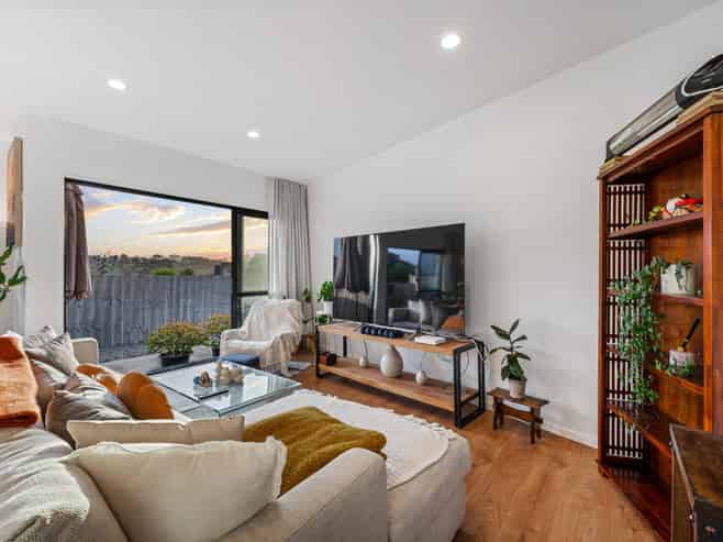 120 Waekahu Road, Westgate