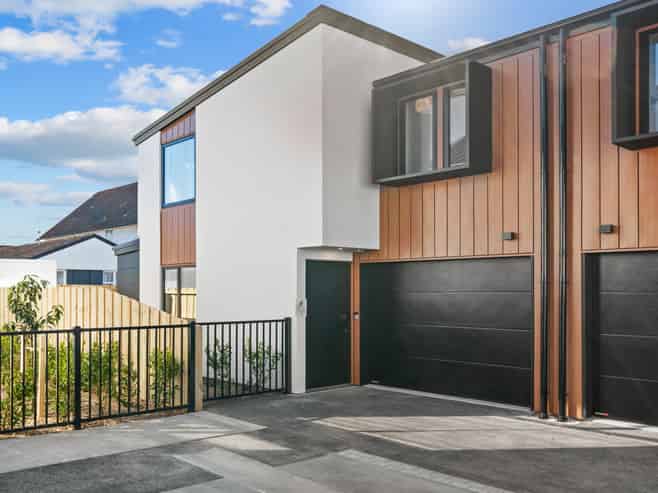 2/130 Holly Road, Saint Albans